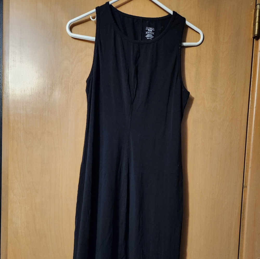 Black Sleeveless Dress Duo